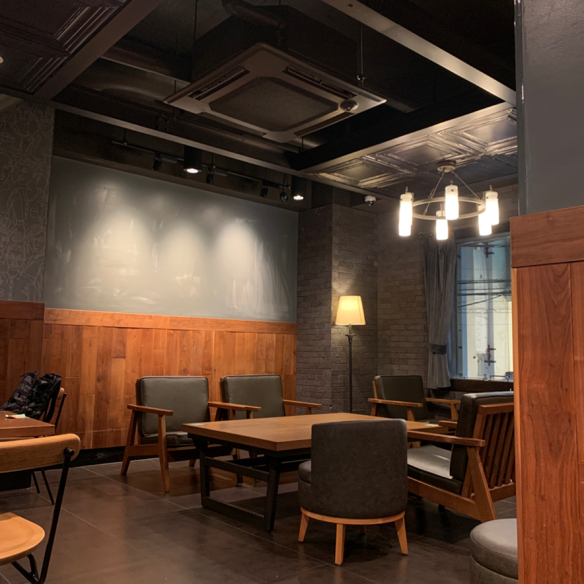 Vibe image of スターバックスコーヒー 表参道 神宮前4丁目店:  shot by hidehair
