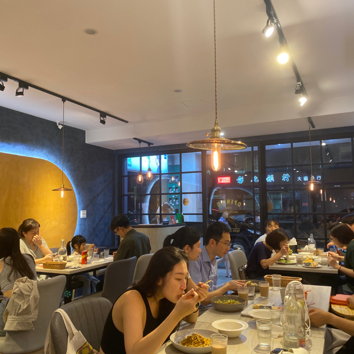 Otto Pasta Classic傳統義式餐館 の雰囲気の写真： by小羊的食記 JFGT 