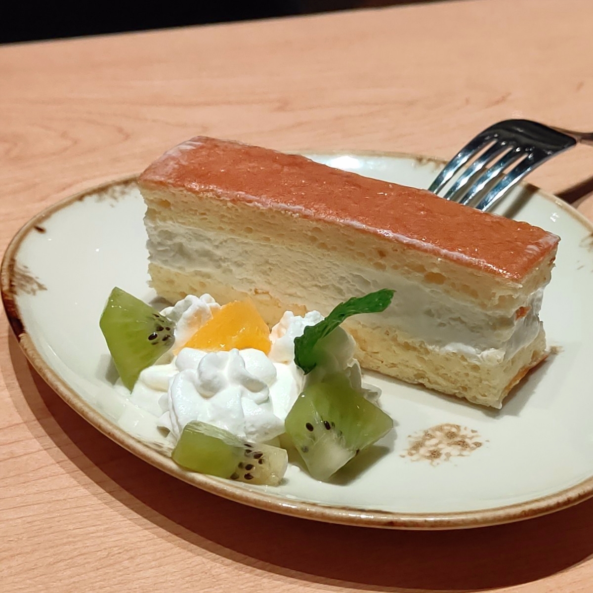 義式屋古拉爵 南港中信店 的餐點圖片：北海道奶霜蜂蜜蛋糕 由雷姆踩點筆記 拍攝