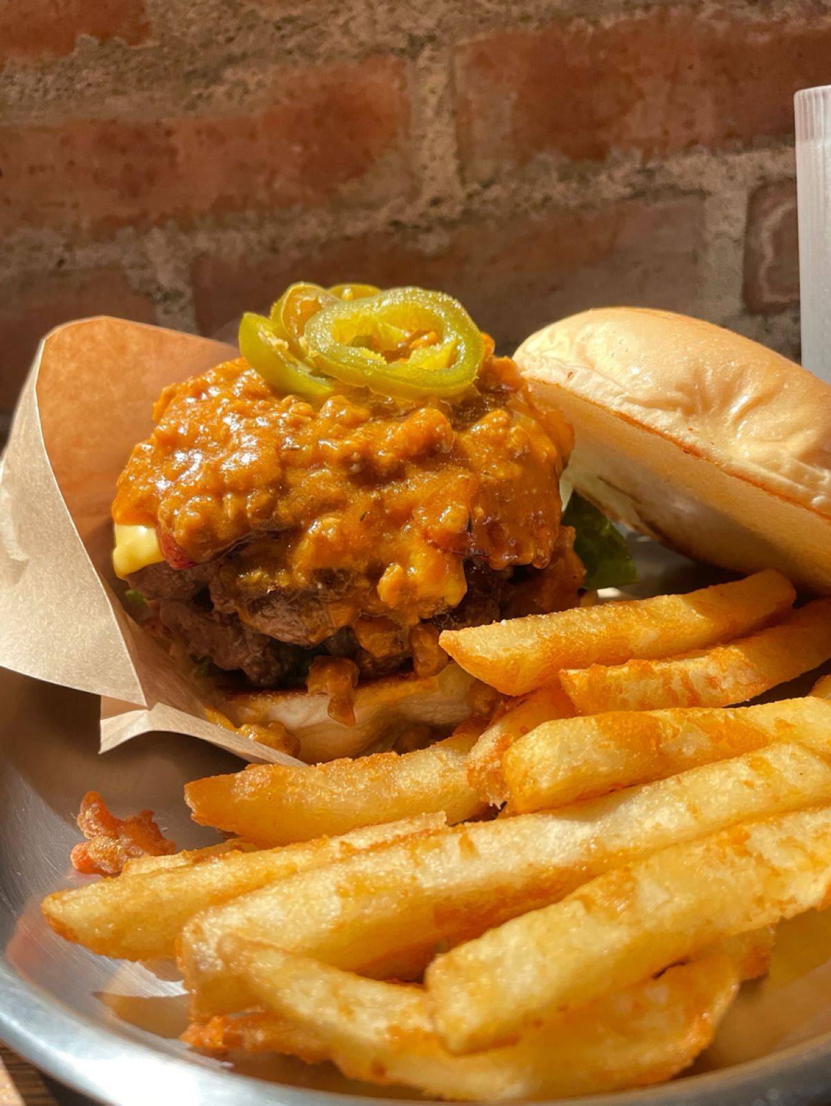 13 burger のレストランの写真： byDixon 