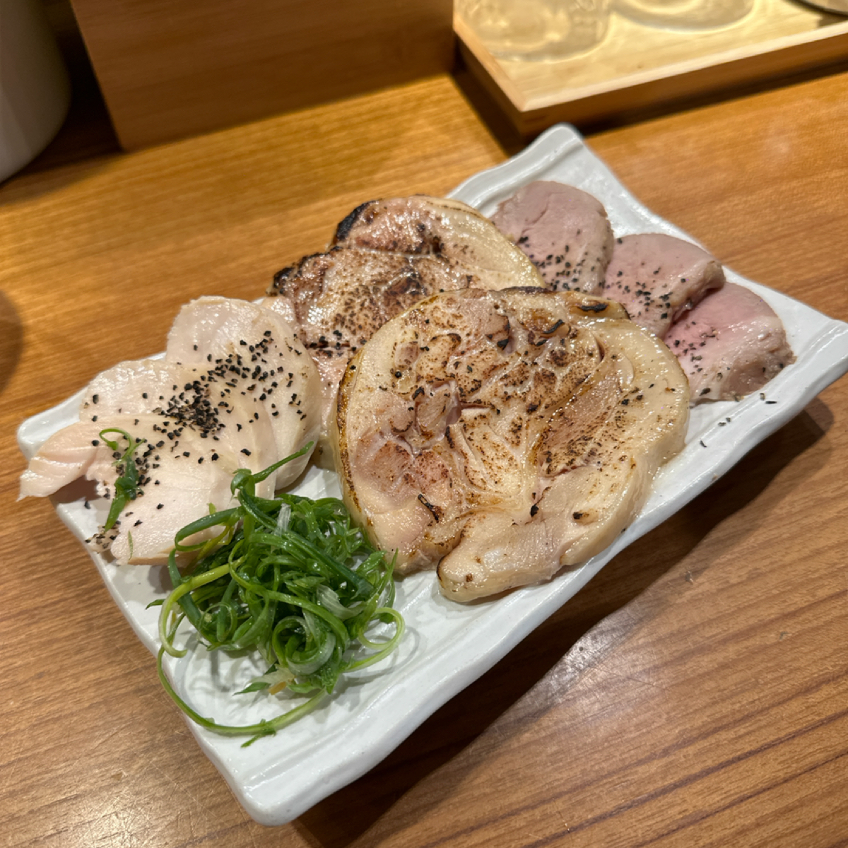 Meal image of 隱家拉麵 士林店: 拼盤叉燒肉 shot by 破產少年