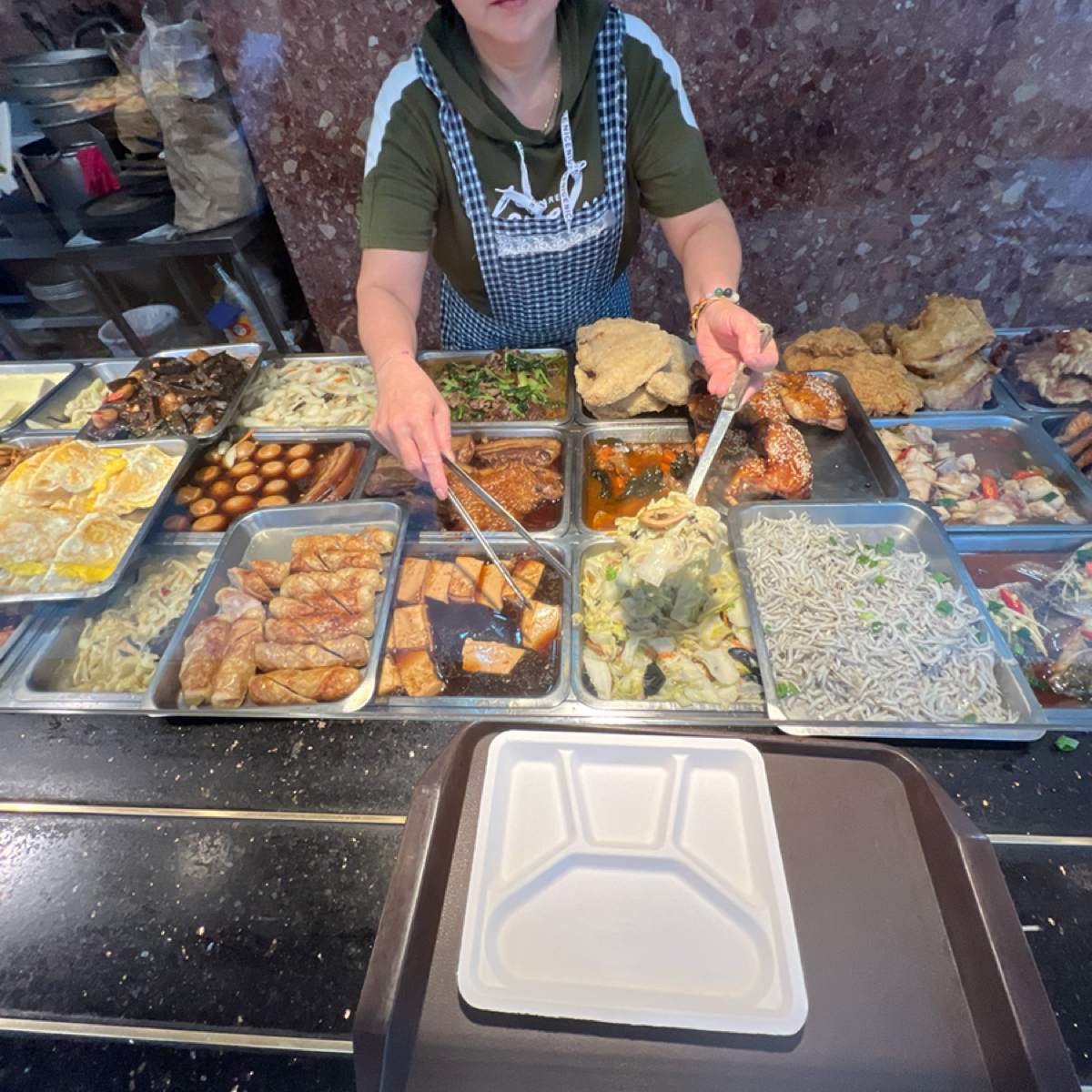 飯點美饌自助餐 （原阿忠自助餐） のレストランの写真：餐點 by動吃動吃動吃 