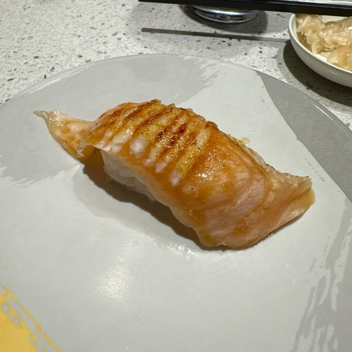 Meal image of 爭鮮迴轉壽司 西湖店: 焦糖鮭魚 shot by Joann