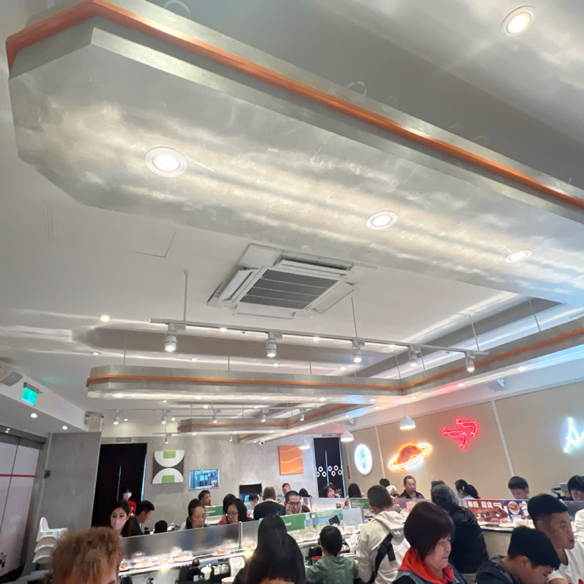 Vibe image of 爭鮮迴轉壽司  彰化家樂福店:  shot by Kevin