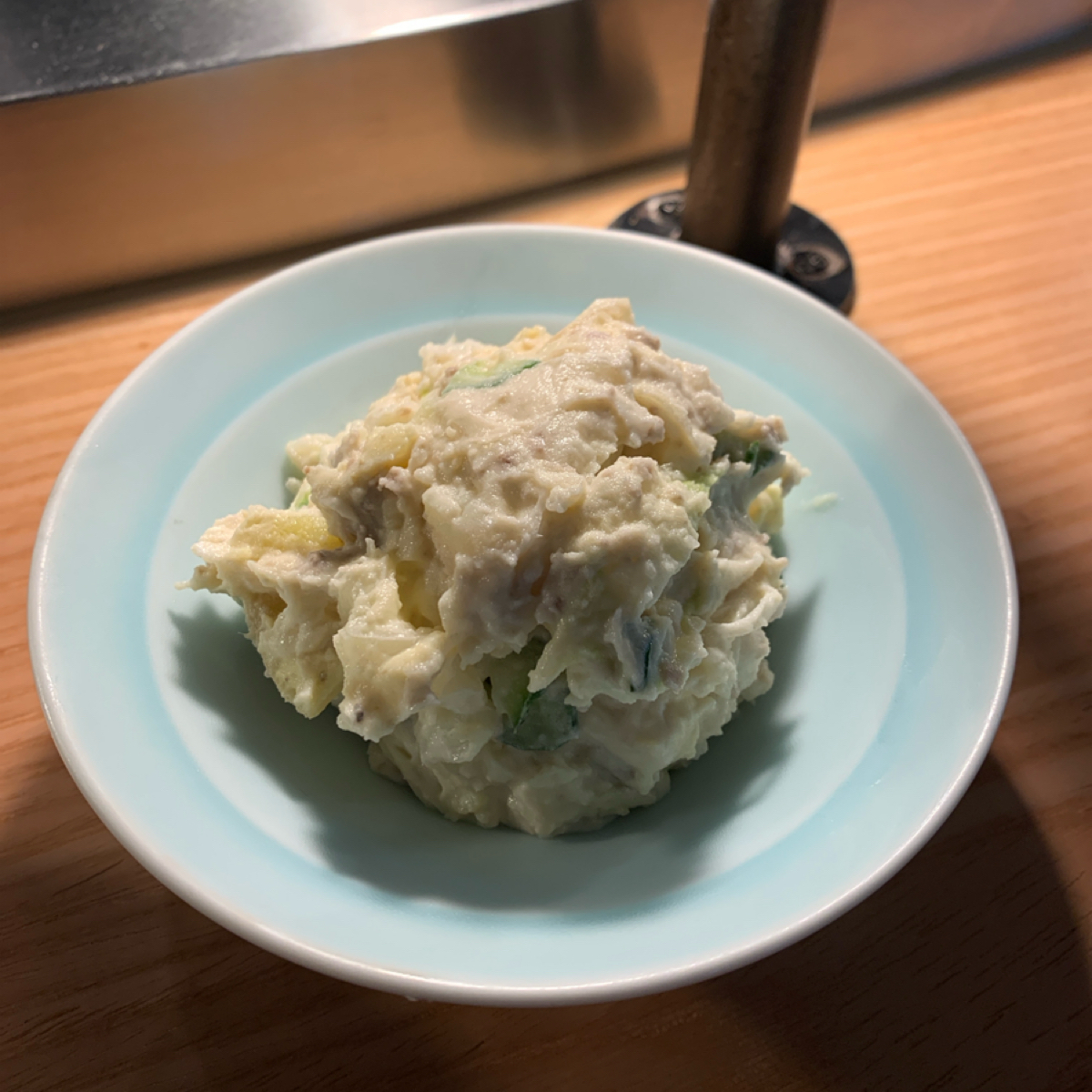 挽肉と米 台北華山 のレストランの写真：另點了一份馬鈴薯沙拉，這道表現就不怎樣，薯泥偏冰應非現做，與其他沙拉結合起來口感並無加分。 byFood Scouter 
