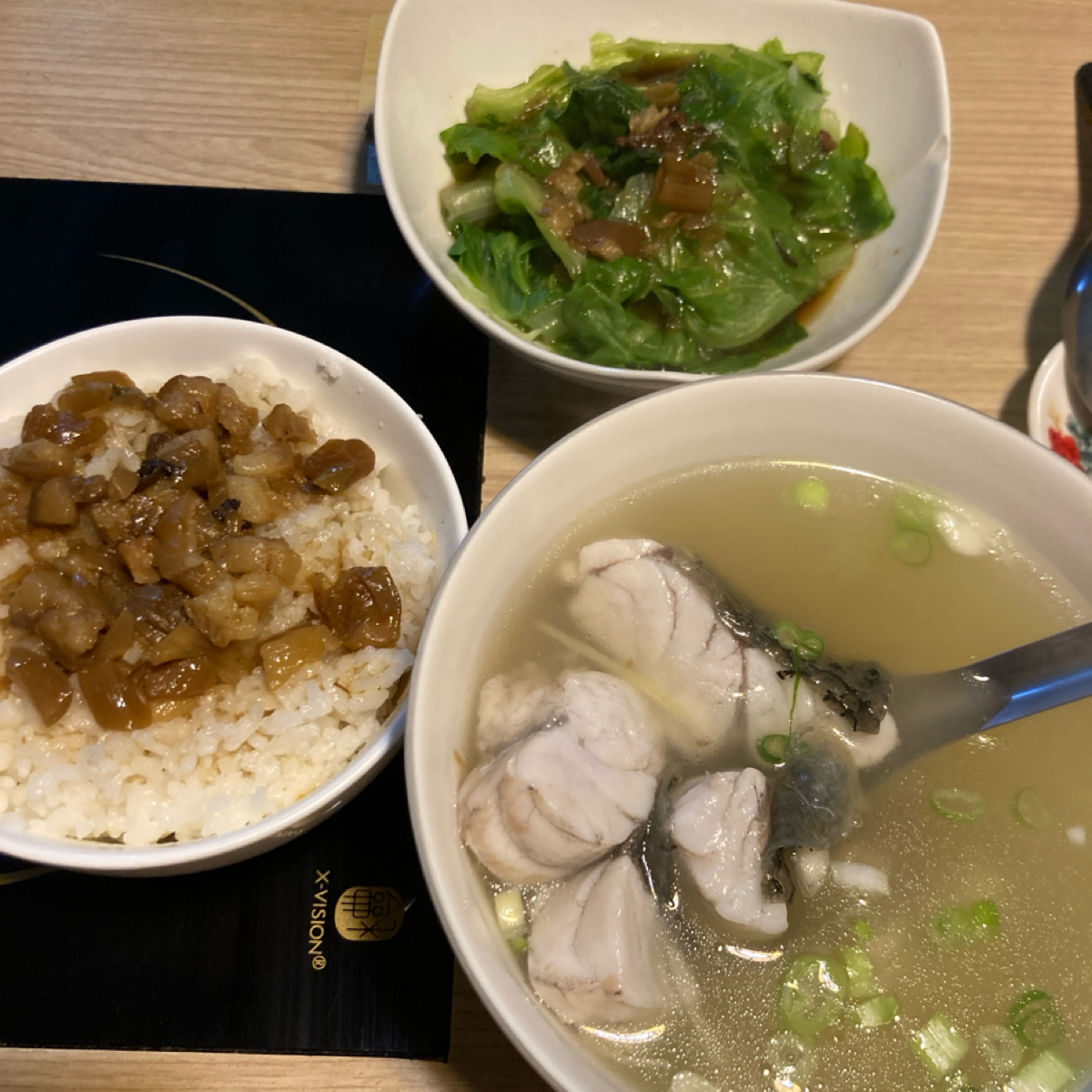 Meal image of 府城鮮漁料理: 套餐$150：鱸魚湯、滷肉飯、燙青菜 shot by 小蛙
