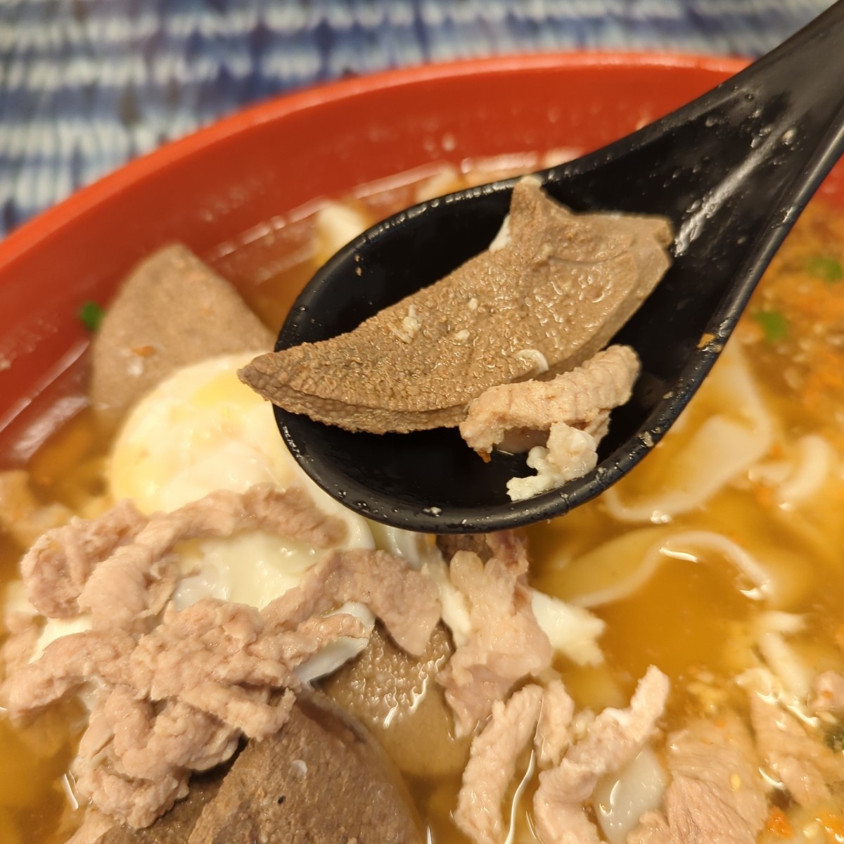 雲南小館 のレストランの写真：🍜綜合米干 $90
米干滑順，湯頭濃郁香醇，搭配上豬肉、豬肝等多種配料，讓這道米干口感豐富且層次感 by美食玩很大 