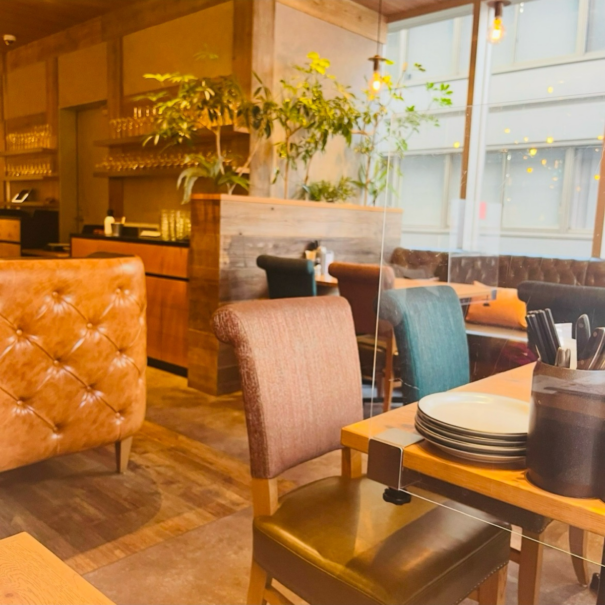 HEARTH SMOKED GRILL &amp; GALETTE 池袋店 的外觀氛圍圖片：内観 由はらぺこちゃん 拍攝