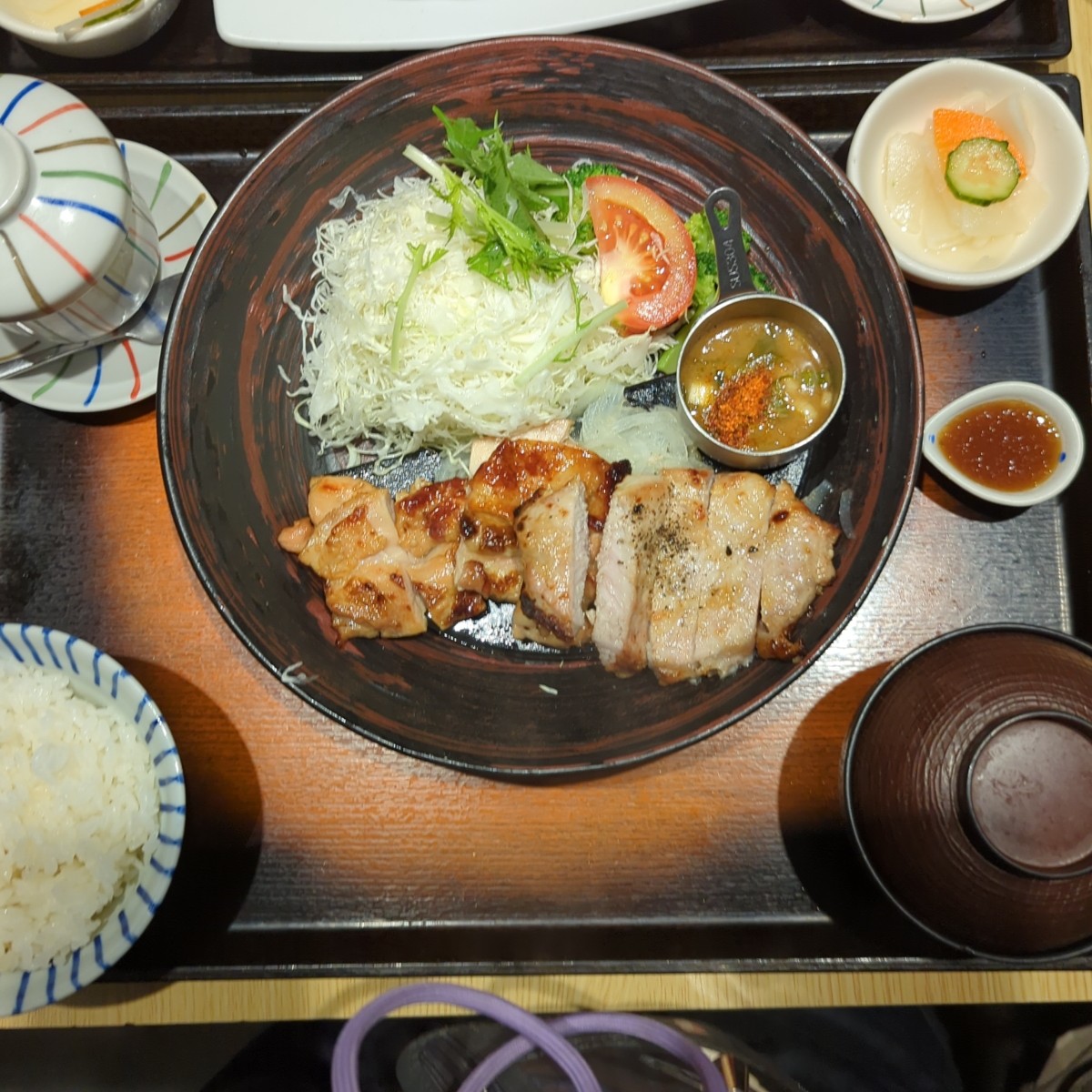 Meal image of 大戶屋 京站店: 炭烤雞豬雙麴定食 shot by Geonamiable