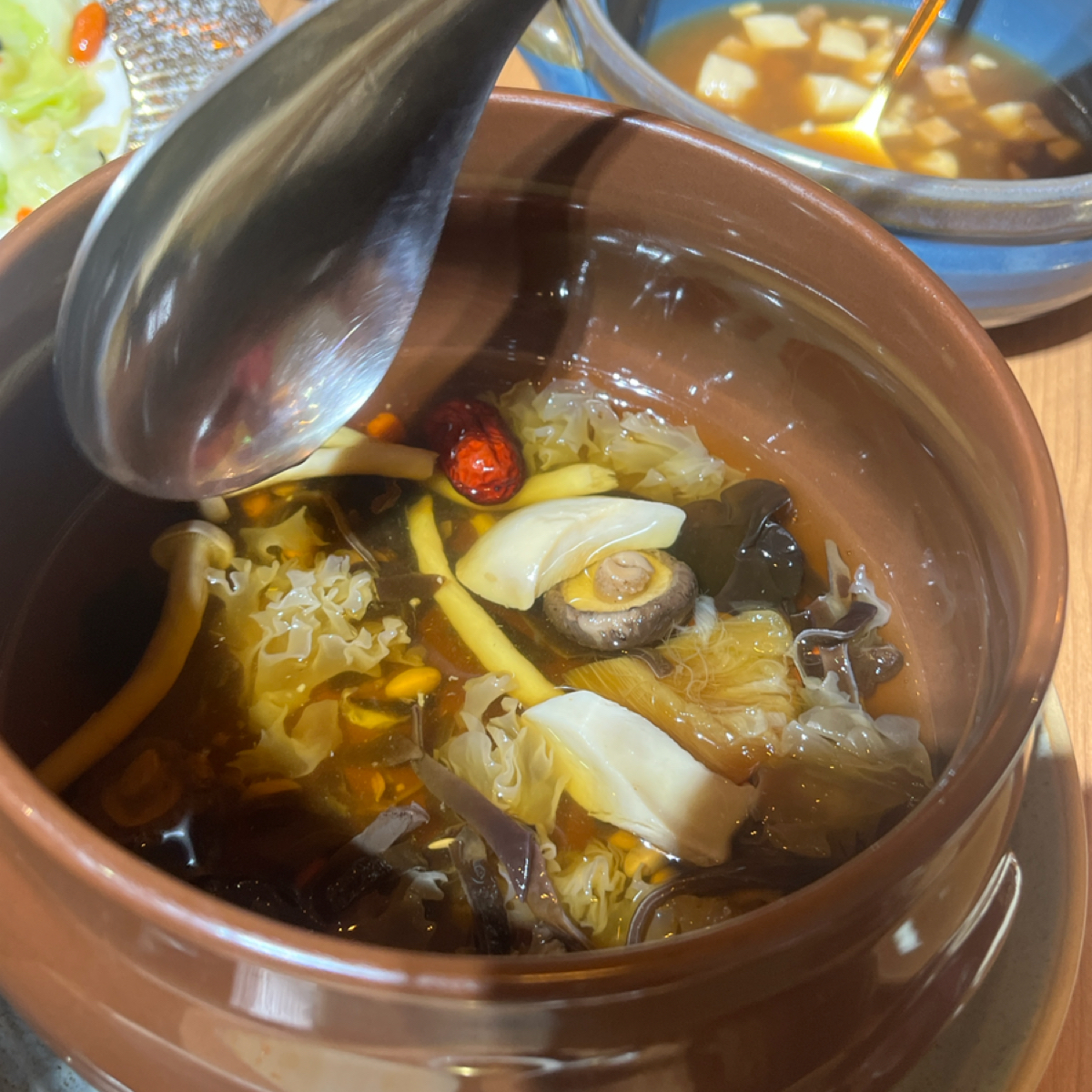 斐得蔬食 花巷疏香樓 のレストランの写真：菇菇鳳梨煲湯 byQoo 