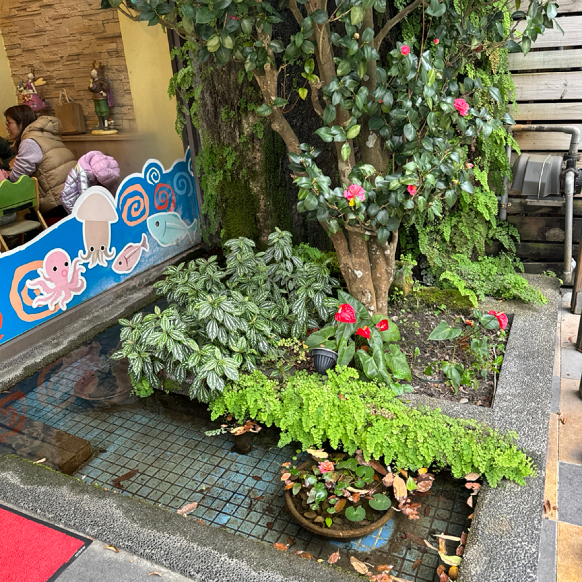 王子 廚義 の雰囲気の写真：店前小綠世界 by食、動、健康 