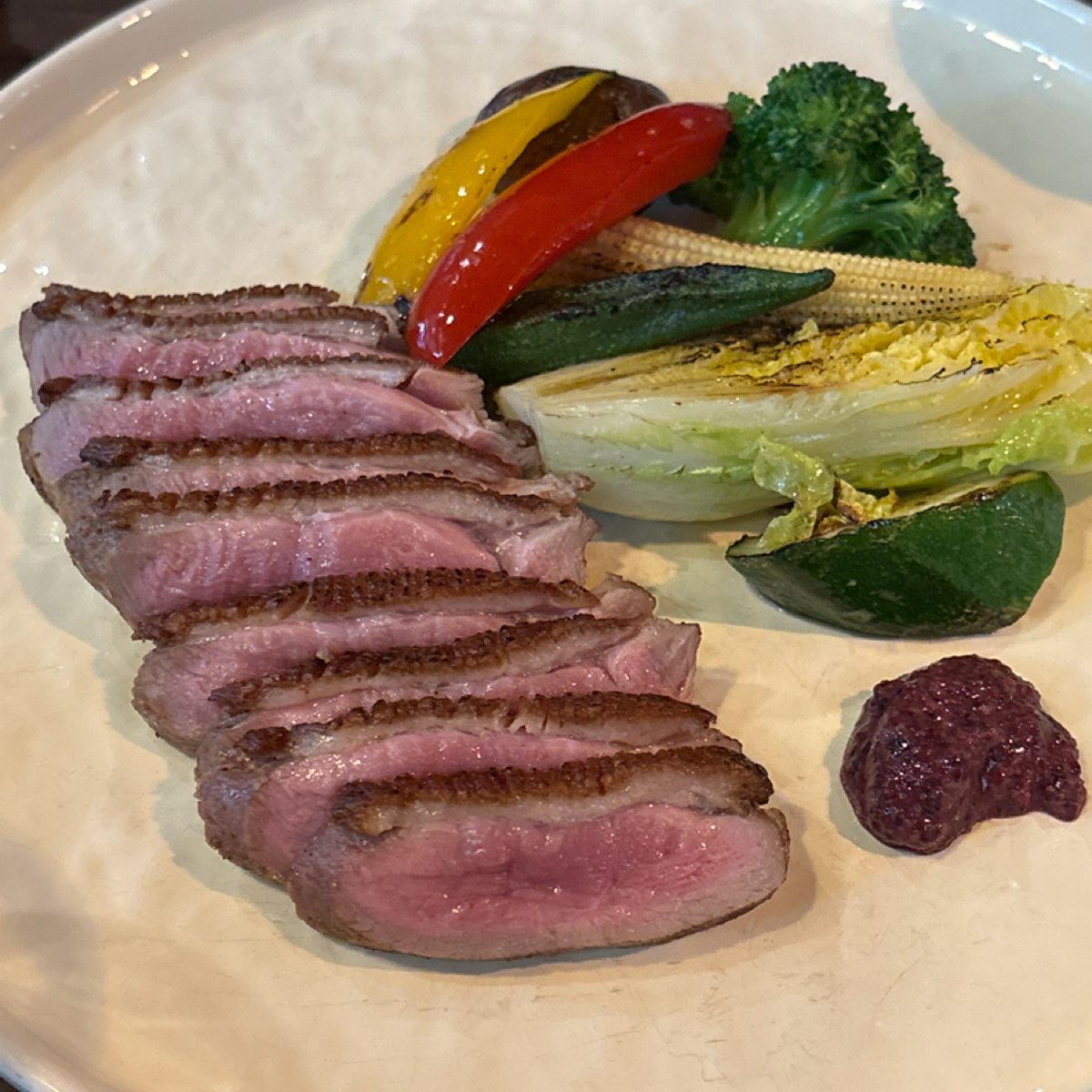 Meal image of 文｜火｜處｜方 料理所: 預訂的鴨胸，表皮酥脆、熟度剛好！搭配沾醬味道也是超讚👍 shot by 阿官