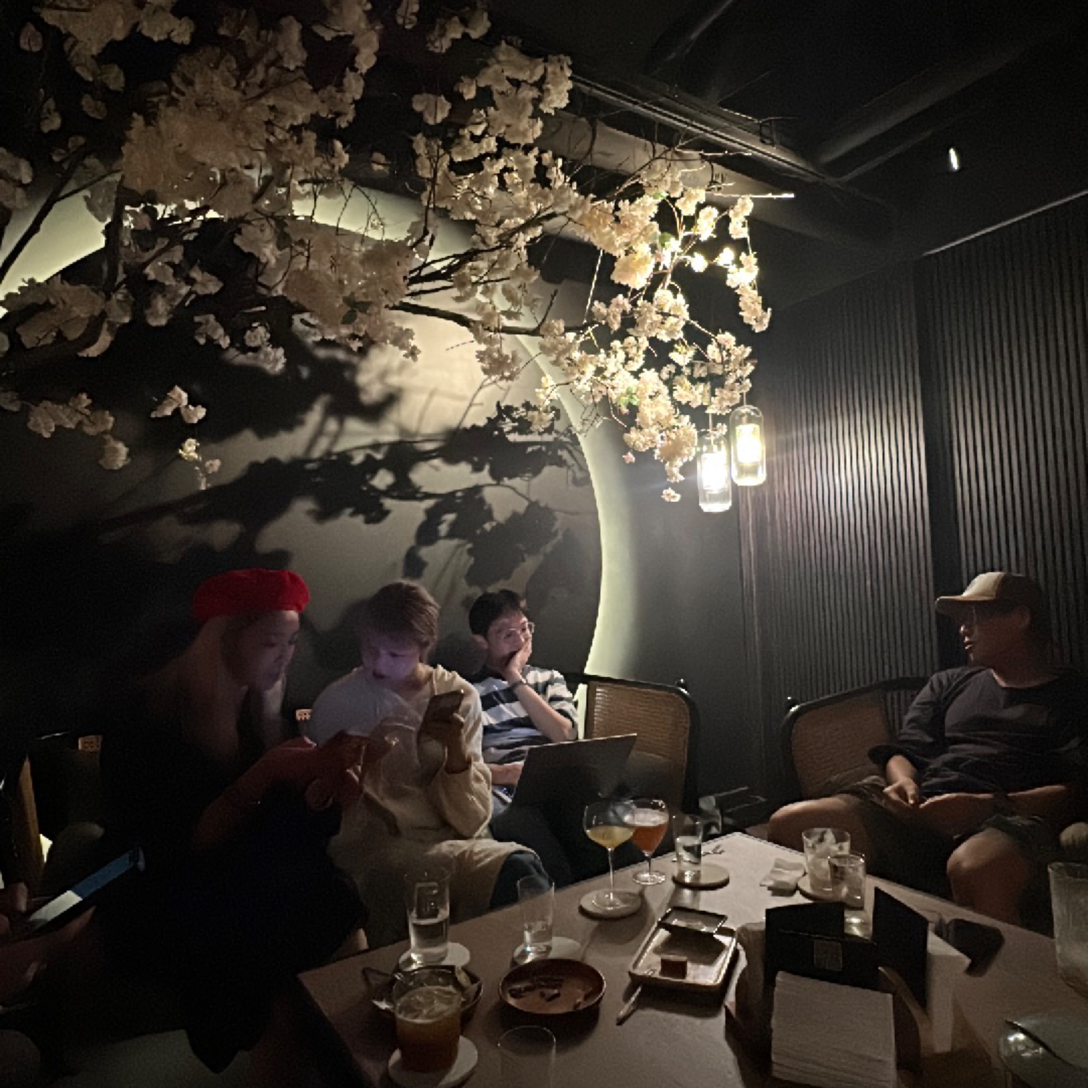 Bar Weekend の雰囲気の写真：我們訂7人，剛好訂到包廂 by阿波卡 