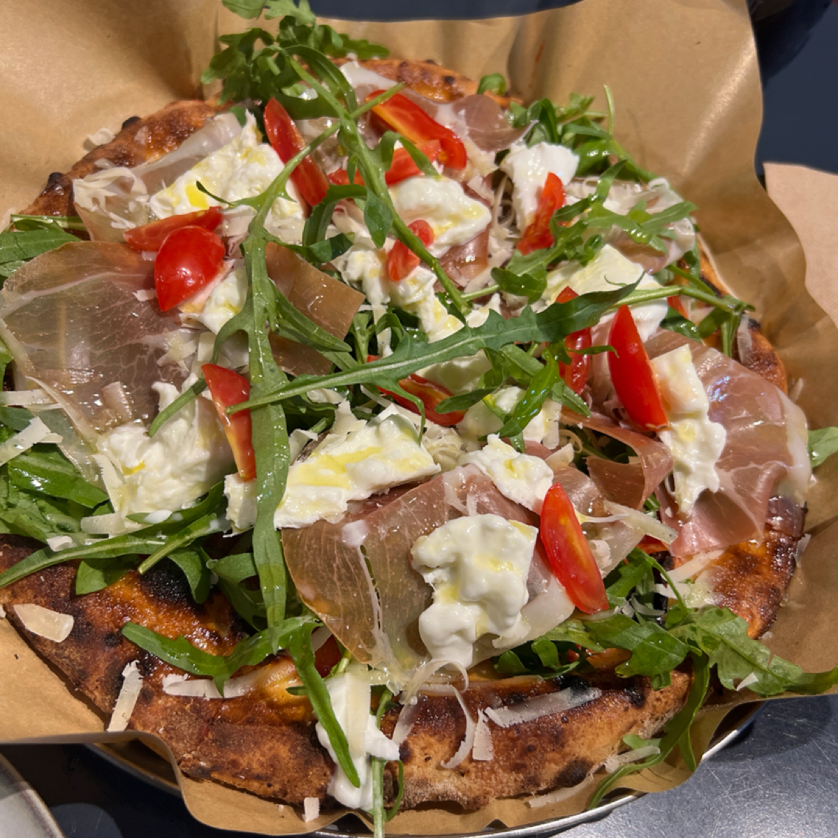 Pizza Round比薩斜躺 のレストランの写真：芝麻葉生火腿（升級水牛起司） by動吃動吃動吃 