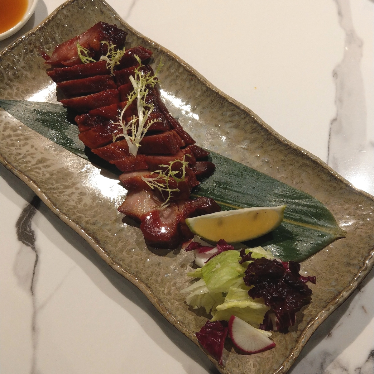 Meal image of 點八粵 忠孝店: 秘製黑叉燒 $298
這道等了很久才上桌，份量偏精緻
肉質和調味都很不錯，可以點 shot by IN老師