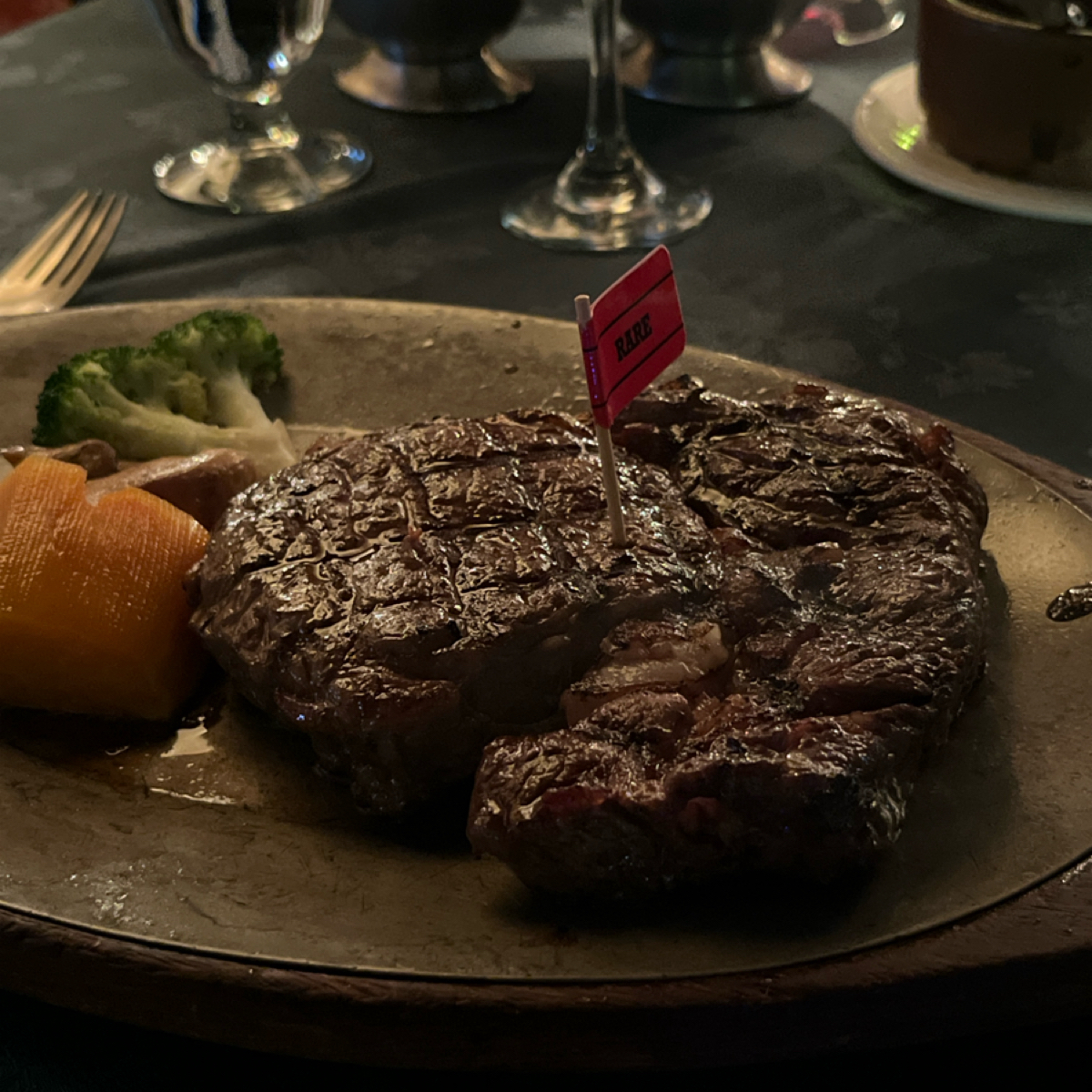 Meal image of 亞里士餐廳: 肋眼牛排 $1900 shot by 阿官