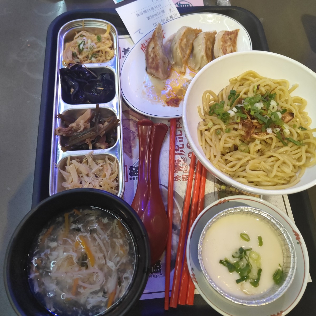 虎記餃子 汐止店 のレストランの写真： by雷姆踩點筆記 