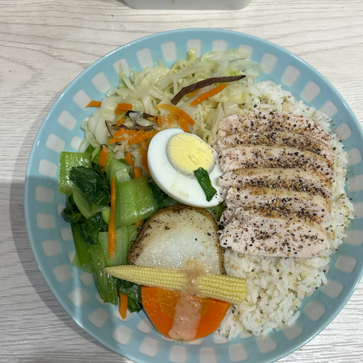 Meal image of 肌肉販健康餐盒: 蒜味雞胸肉 💰100
蒜味胡椒調味料🧂
菜的部分是涼的🥹
有一種回到國小吃飯的感覺 shot by Luna一枚小吃貨