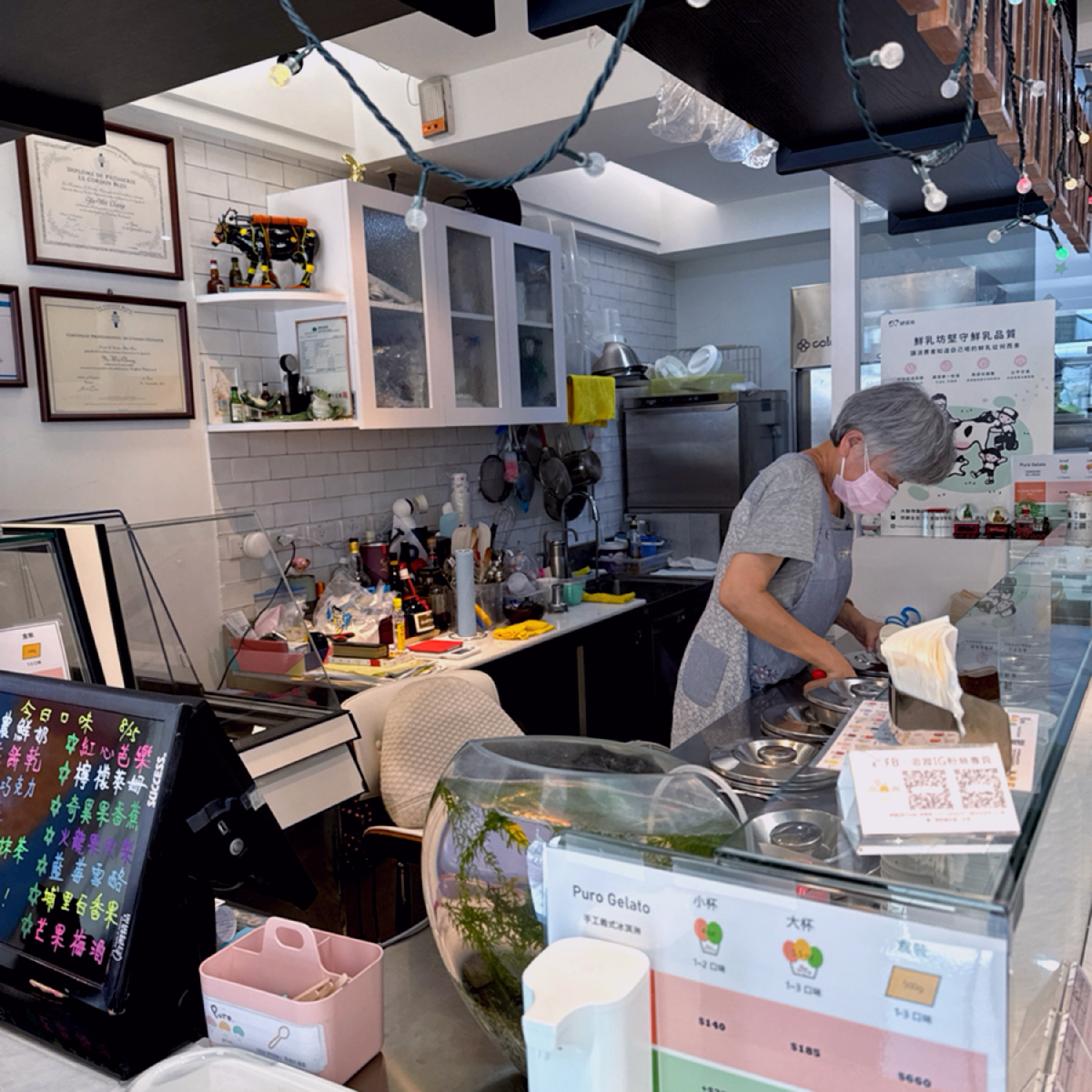 Vibe image of Puro Gelato: 一家人經營的小冰店，老闆的媽媽很親切！ shot by Ana