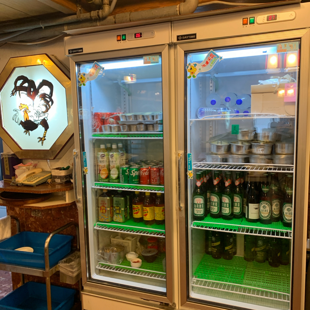 Vibe image of 雞家莊 本店: 有少見的蘋果西打。 shot by Food Scouter