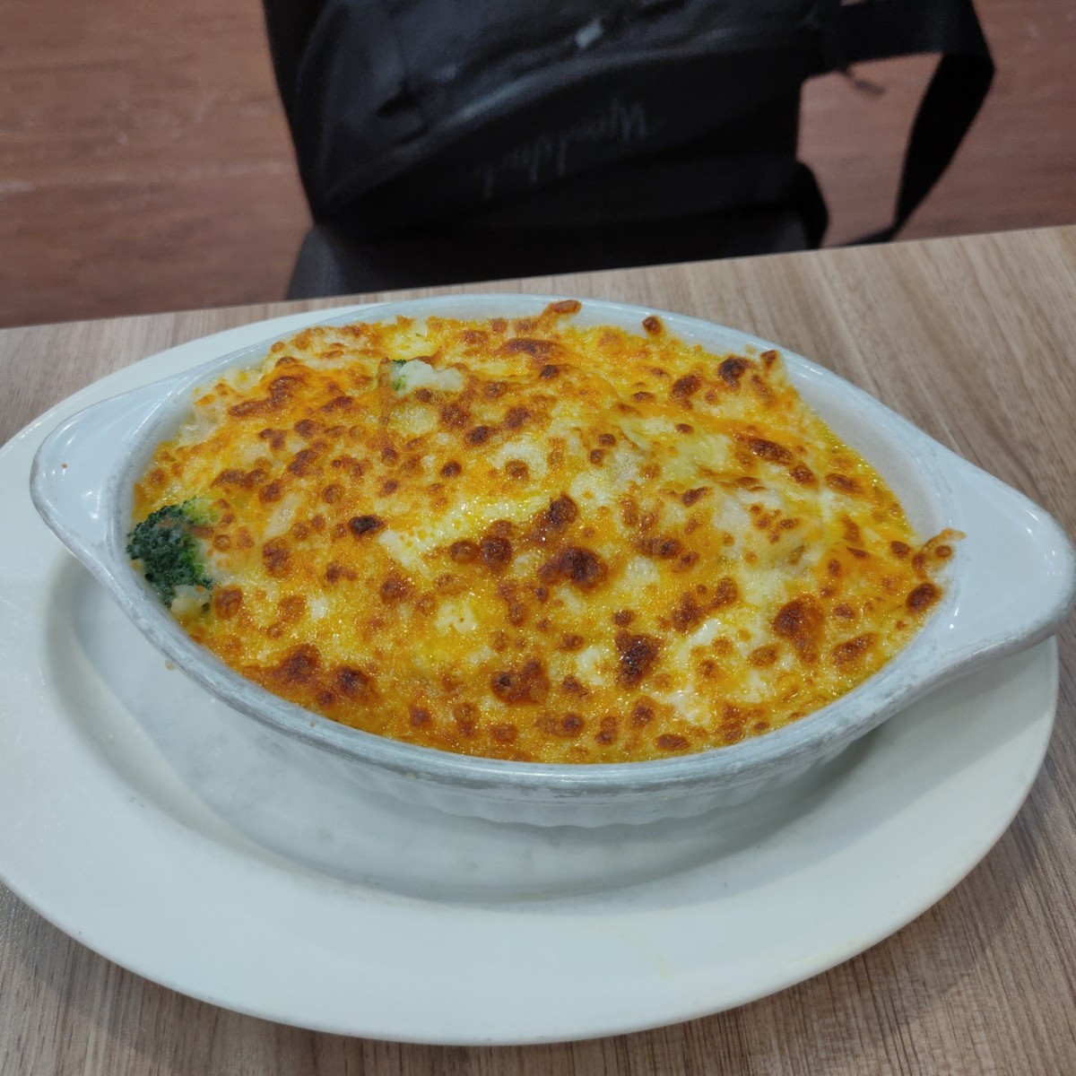 夯麵坊 東湖店 のレストランの写真：🪿煙燻培根焗烤飯💰150元

香濃牽絲的焗烤配上滑口的燉飯
吃起來雙重享受，真的超滿足🤩
而且 by臉書搜尋花貴賓皮蛋 
