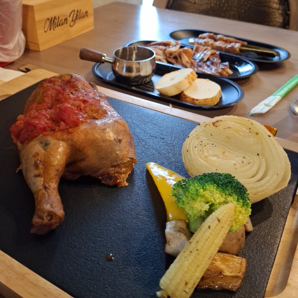 米蘭騎兵團牛排餐廳 的餐點圖片：半雞，價格499 由美食肥之豬 拍攝