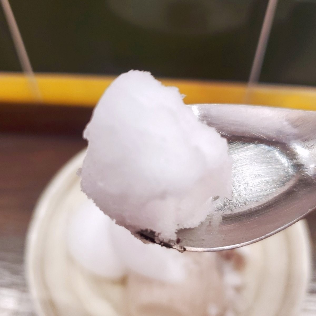 舊情綿綿冰 的餐點圖片：古早味清冰口感很清爽，甜而不膩口
有點古早味汽水糖的味道吃下去很消暑！
含一口在嘴裡讓它慢慢化開的話 由吃貨胖胖 拍攝