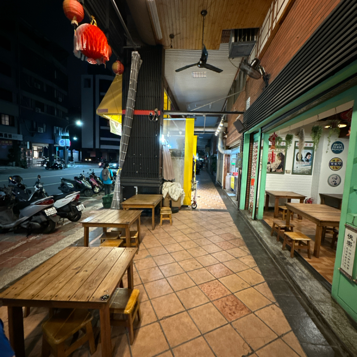 Vibe image of 甘味宵夜點心:  shot by 吃曼
