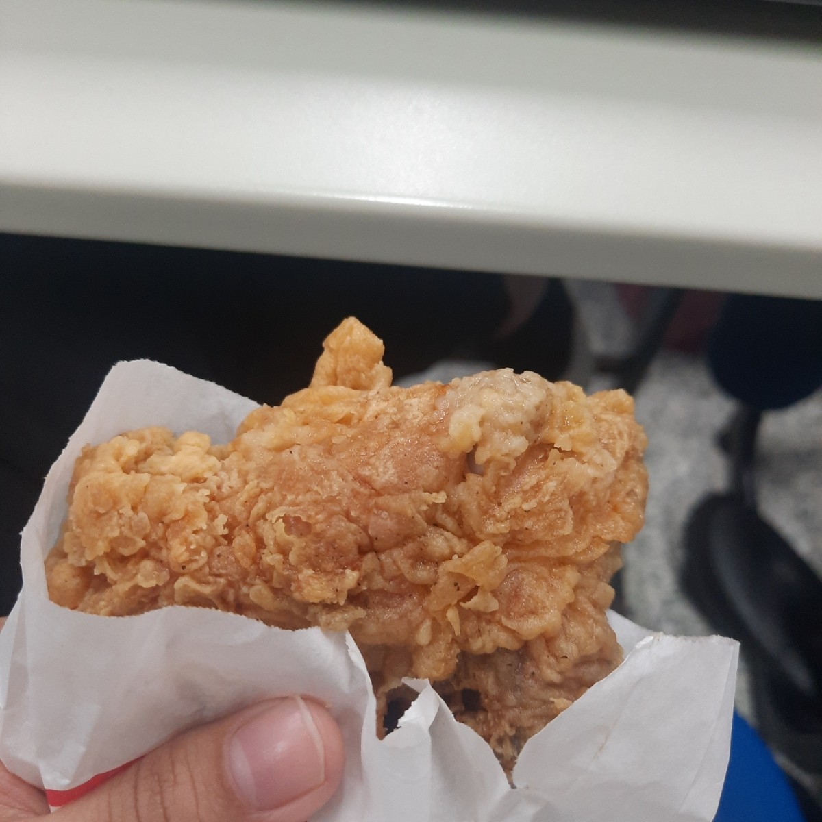 胖老爹美式炸雞 基隆中山復興店 のレストランの写真：A套餐 雞翅、雞塊再加一杯綠茶 ＄105
皮偏脆，肉質鮮甜，綠茶是平裝的，隨身瓶類型，無糖的剛好可以 byemo小孩 