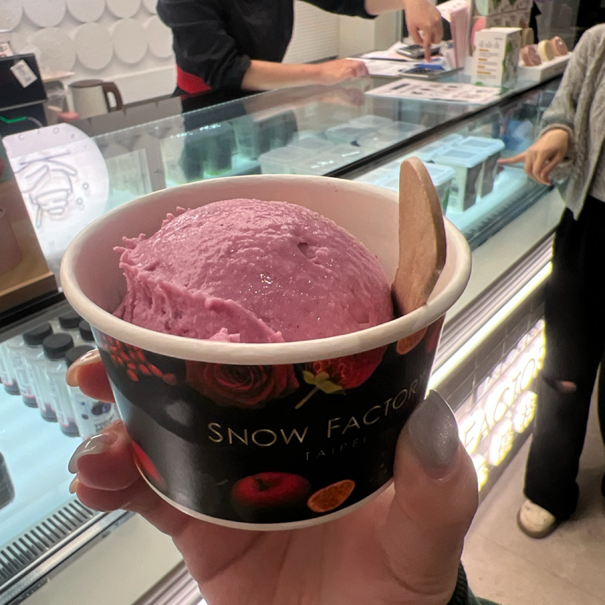 Meal image of SNOW FACTORY 雪坊精品優格 永和安樂門市: 單球135元 綜合野莓 shot by 七咪
