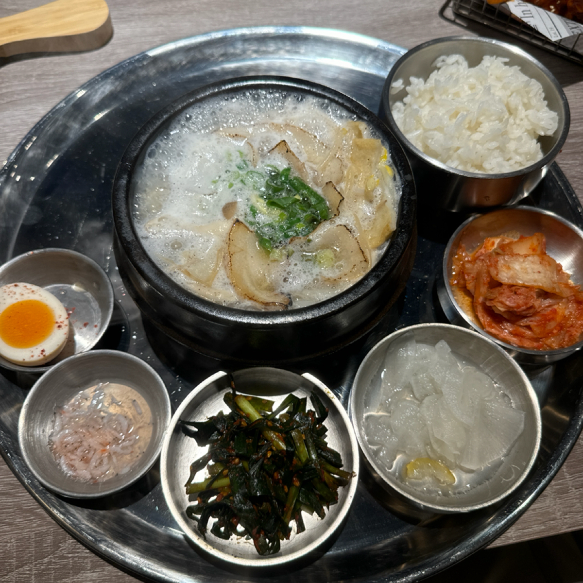金春喜韓廚 高雄義享天地店 的餐點圖片： 由三口元 拍攝