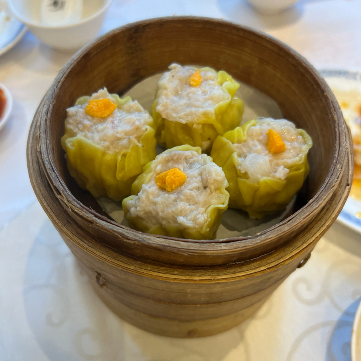 Meal image of 梅花廳-兄弟大飯店: 蟹黃燒賣 shot by 動吃動吃動吃