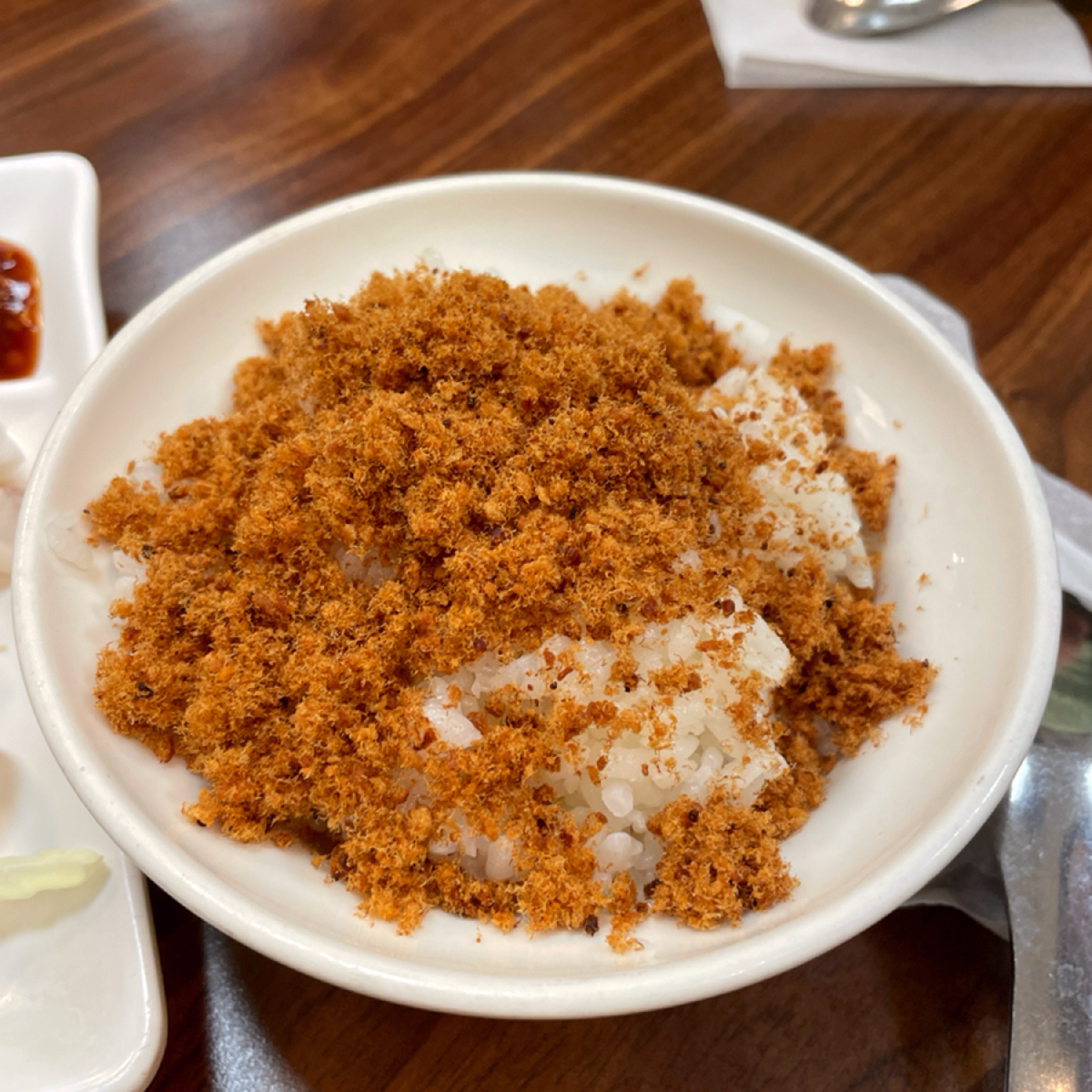 Meal image of 鮮魚鱻蝦仁飯: 旗魚鬆飯（不加肉燥）$45 🌕🌕🌗🌑🌑
可以選擇加肉燥，會多$10
但我們沒有想要吃很油或 shot by 一刻又一嗑