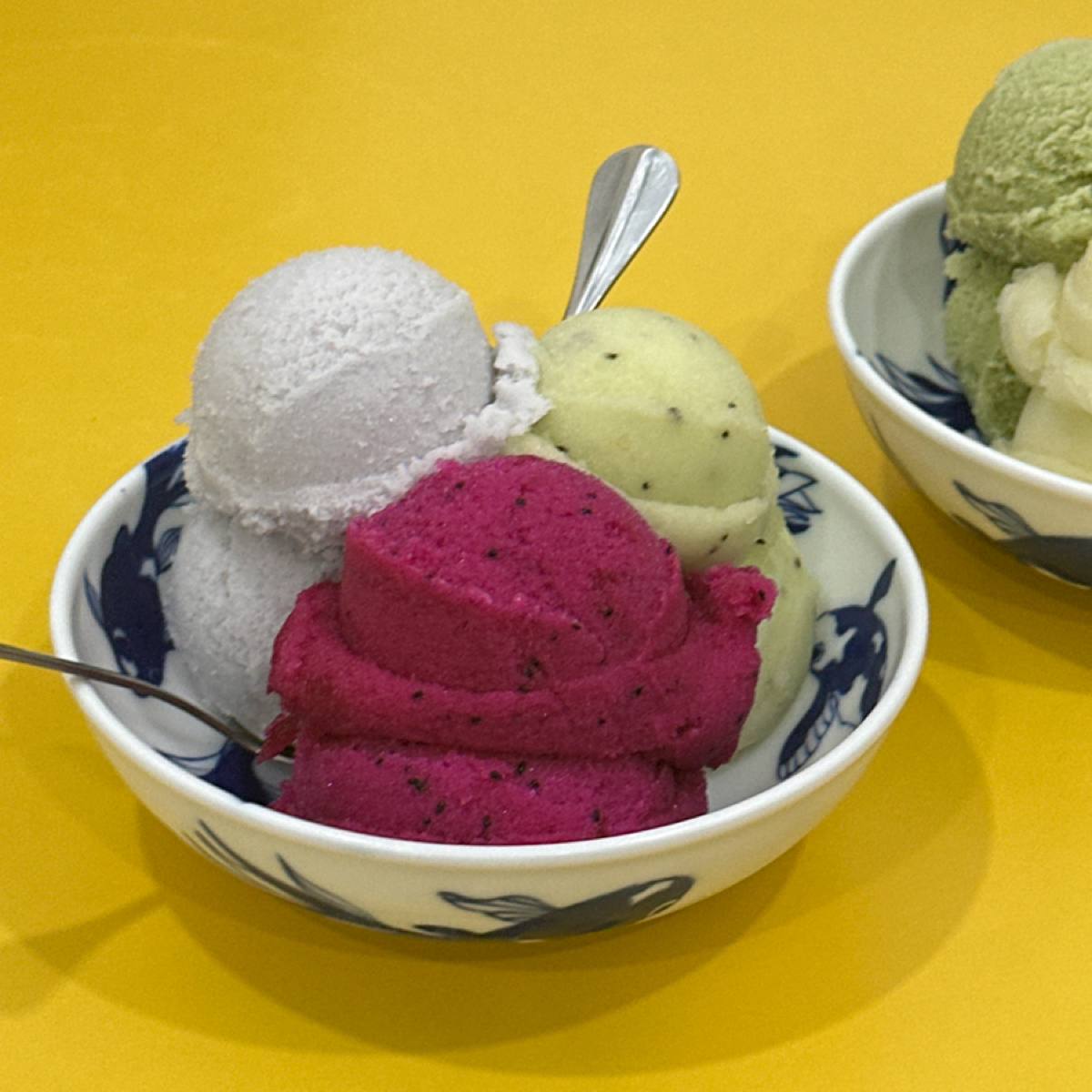 Meal image of 虎尾榕樹下綿綿冰: 藍莓、奇異果、火龍果 shot by 艾瑪