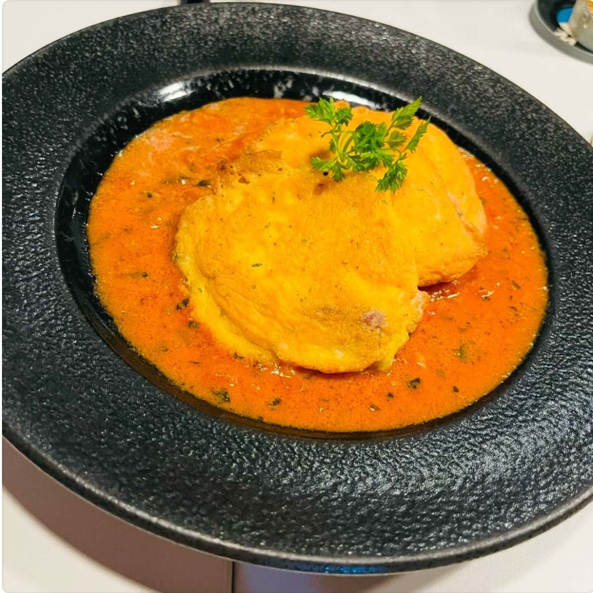 Meal image of GOSHO: サーモンの黄金焼き（ピタカ）バジルトマトクリームソース shot by はらぺこちゃん