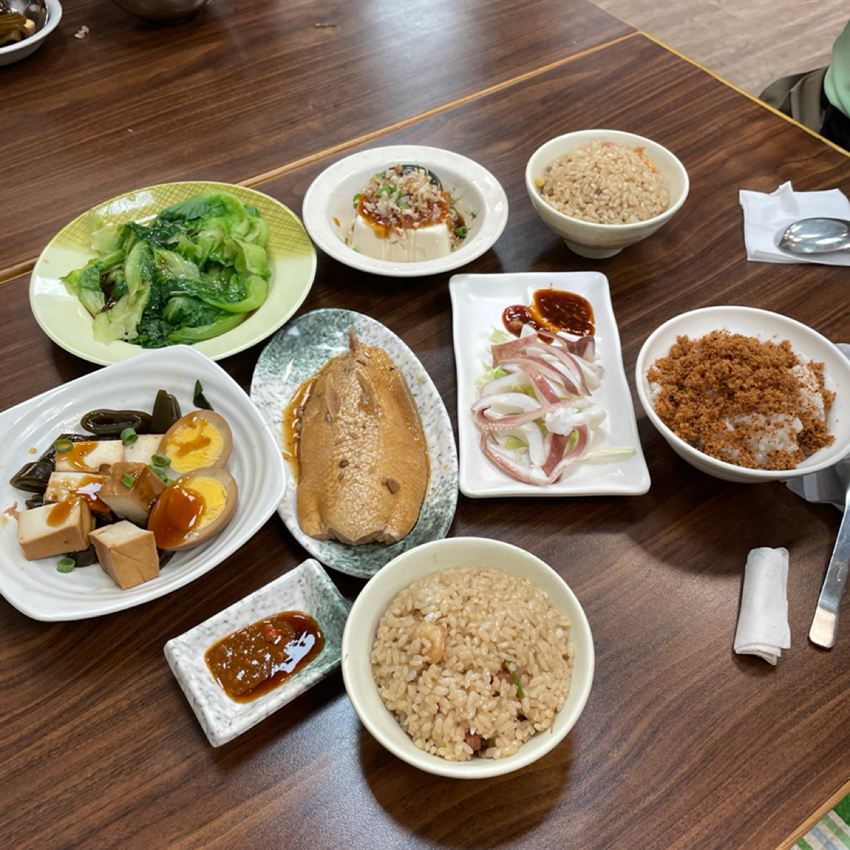Meal image of 鮮魚鱻蝦仁飯: 只有滷虱目魚肚跟小卷冷盤是3位數的價格，
整體看起來確實算是小吃價、小吃樣，
照片內容物總共$485 shot by 一刻又一嗑