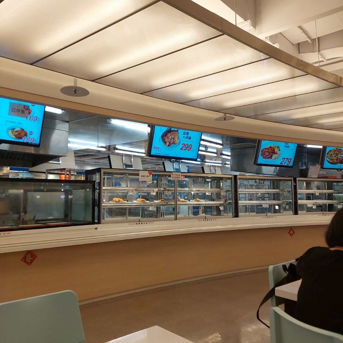 Vibe image of 大潤發 鮮食集 內湖一店: 店內氣氛 shot by 永遠的新手