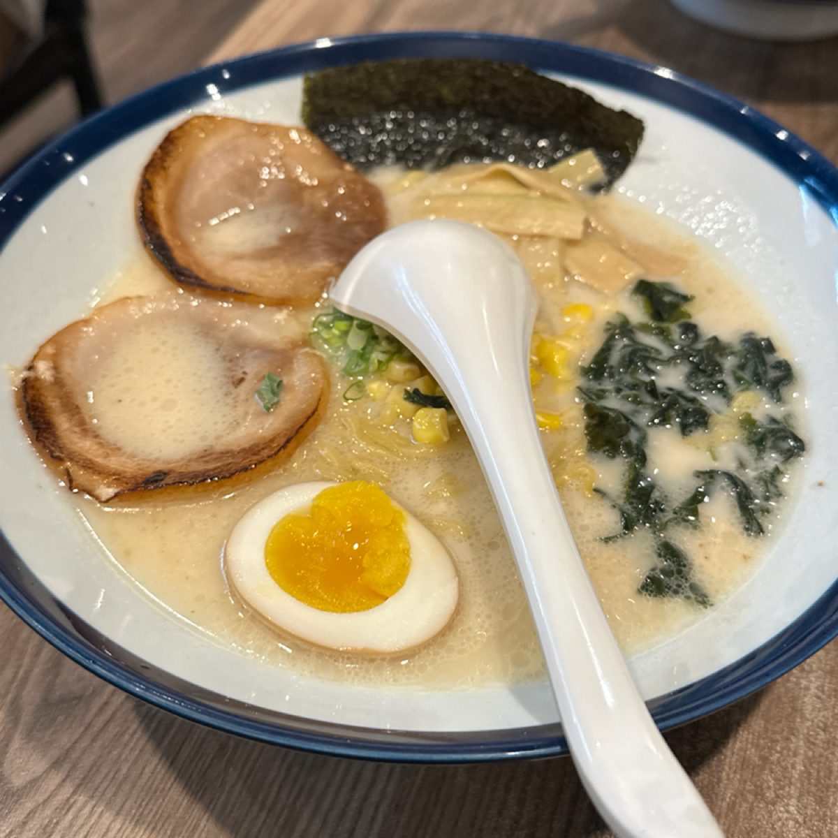 北海道炙燒拉麵 集美店 のレストランの写真：豚骨叉燒拉麵 byYY 