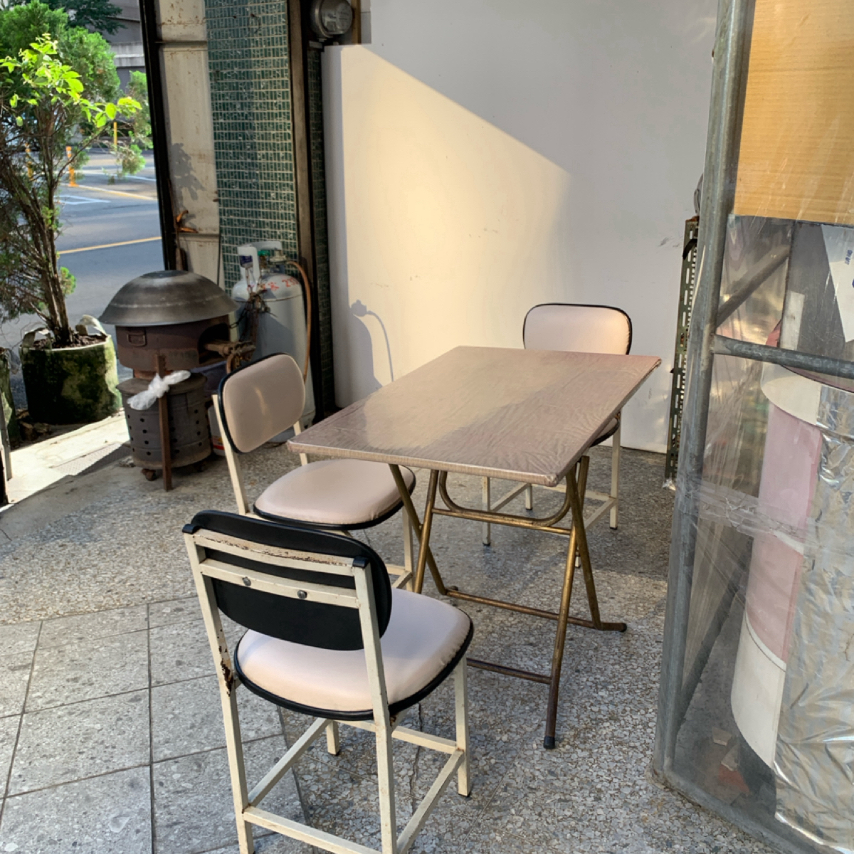 Vibe image of 早餐店: 煎台前座位區 shot by 嚶嚶美代子