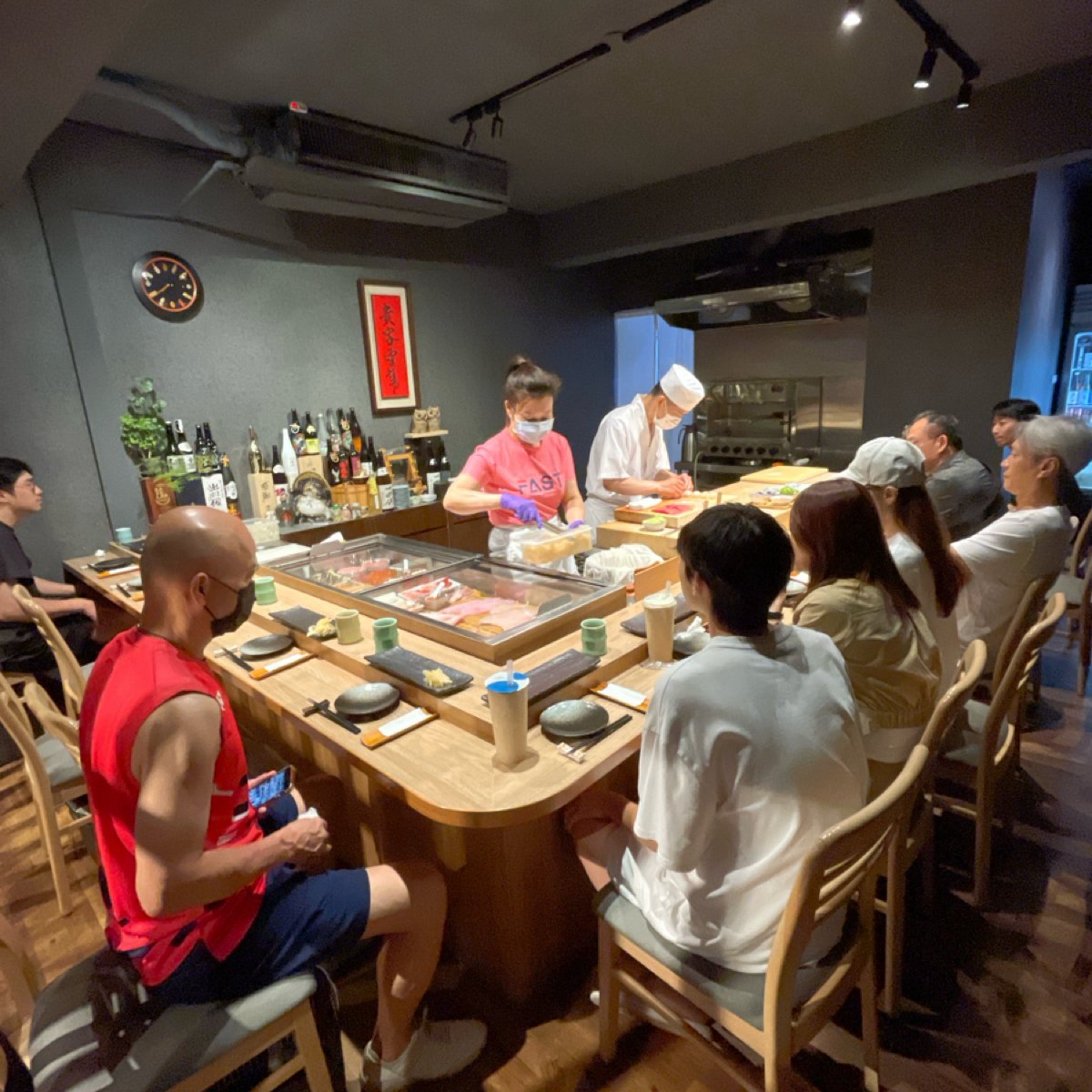 Vibe image of 仁壽司: 用餐環境小巧簡潔，高朋滿座！（最多到 12 人） shot by Freddy Liu