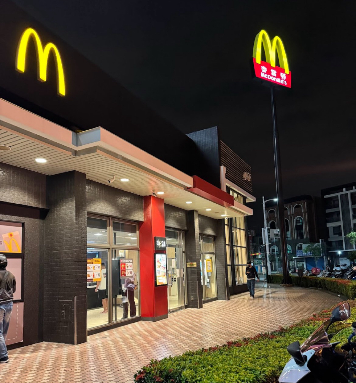 麥當勞 高雄沿海餐廳 的外觀氛圍圖片： 由HIH J 拍攝