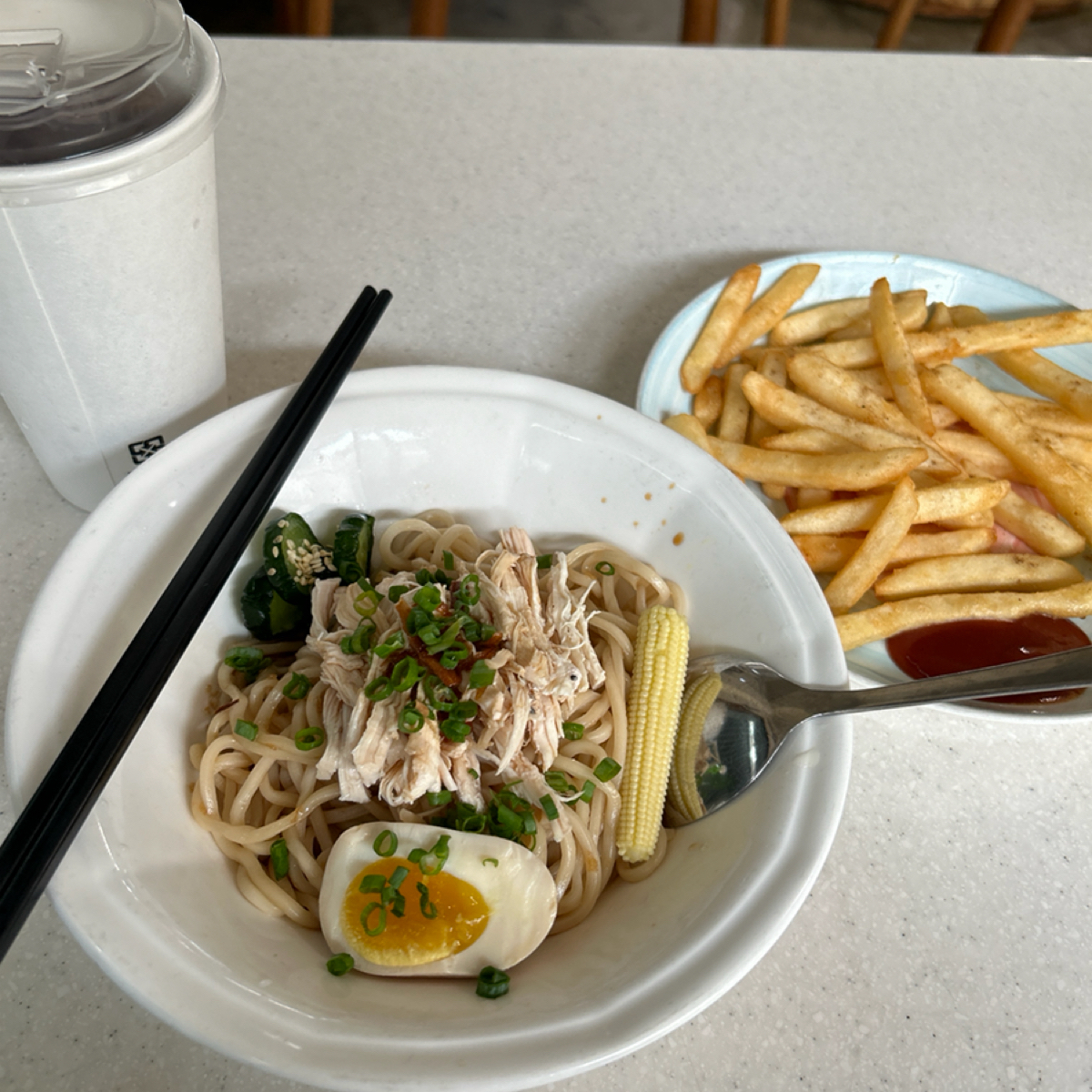 Meal image of 日光遇早點 泰和店: 蔥油舒肥雞片麵+紅茶+脆薯 shot by 🐑🐑