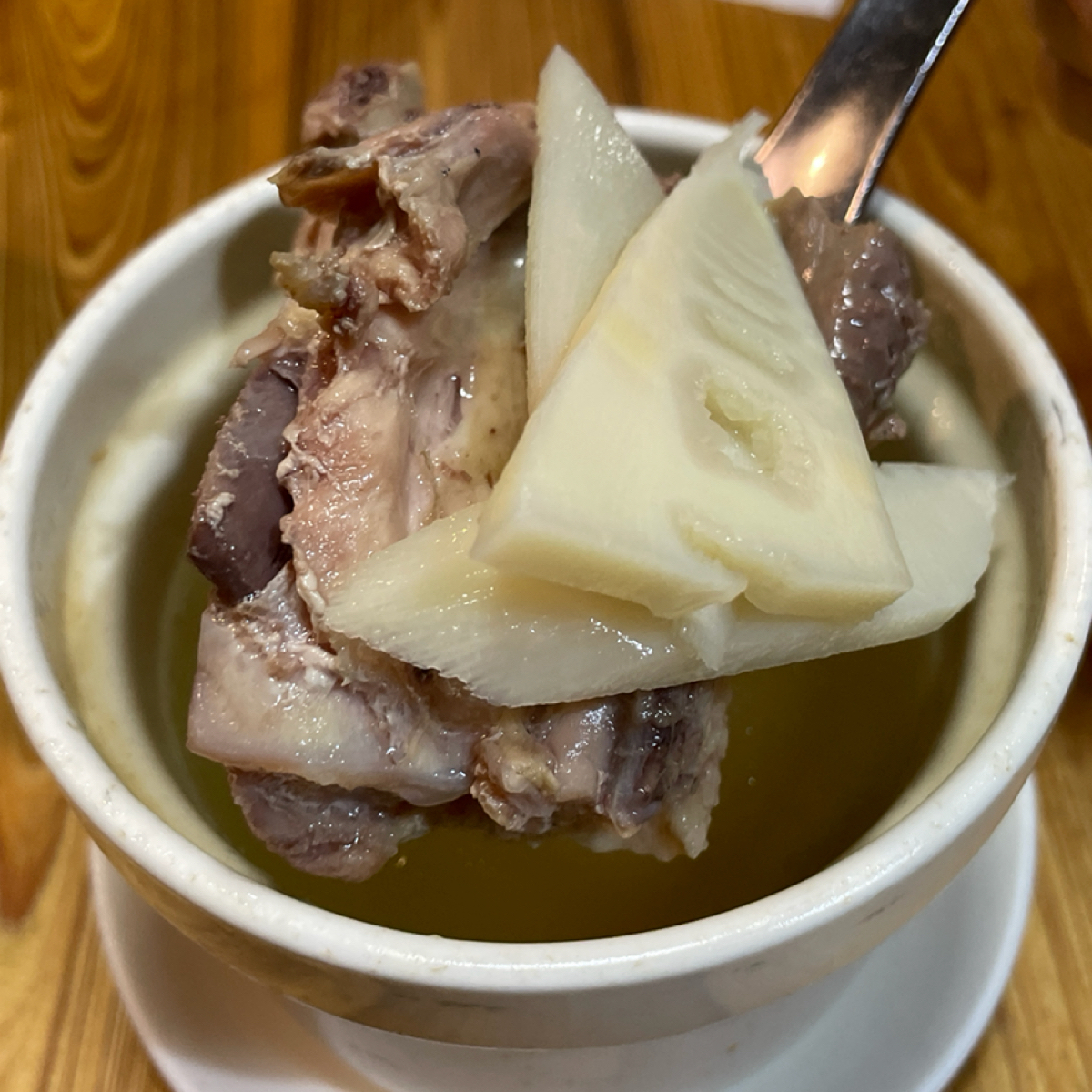 Meal image of 采岳軒重慶抄手麵食: 綠竹筍雞湯，雞肉一大塊 shot by Freddy Liu