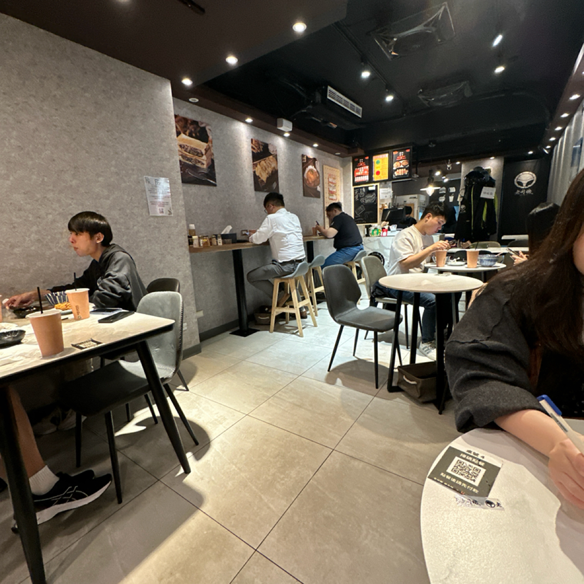 Vibe image of 肥豚屋豬排食堂:  shot by wiewieeater