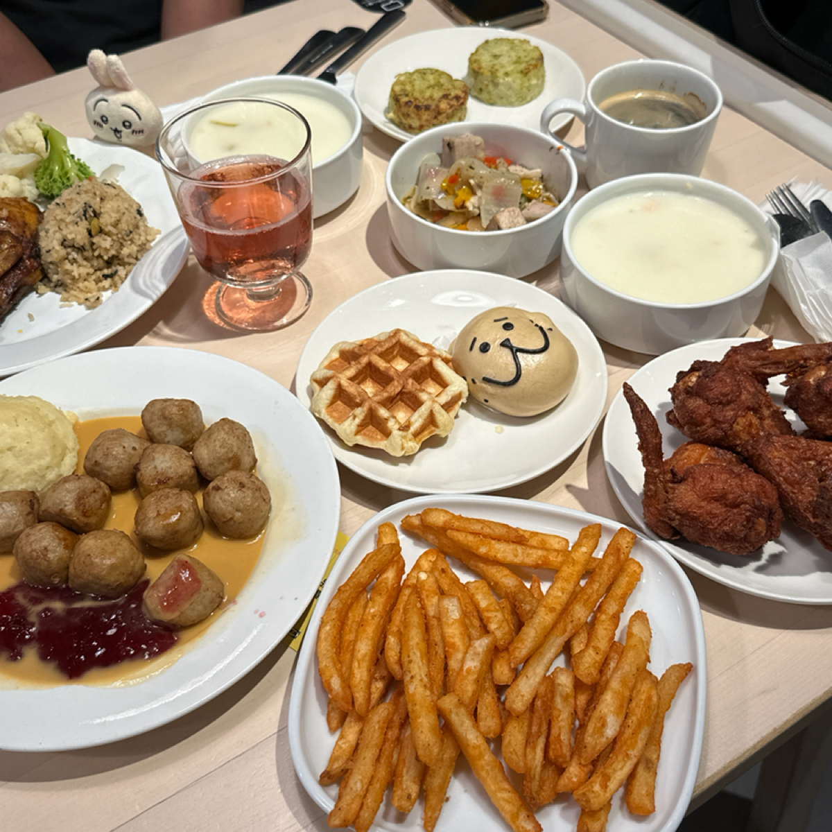 IKEA 瑞典餐廳 新莊店 的餐點圖片：兩個人點這樣差不多1000初，但吃的超飽！！ 由阿波卡 拍攝