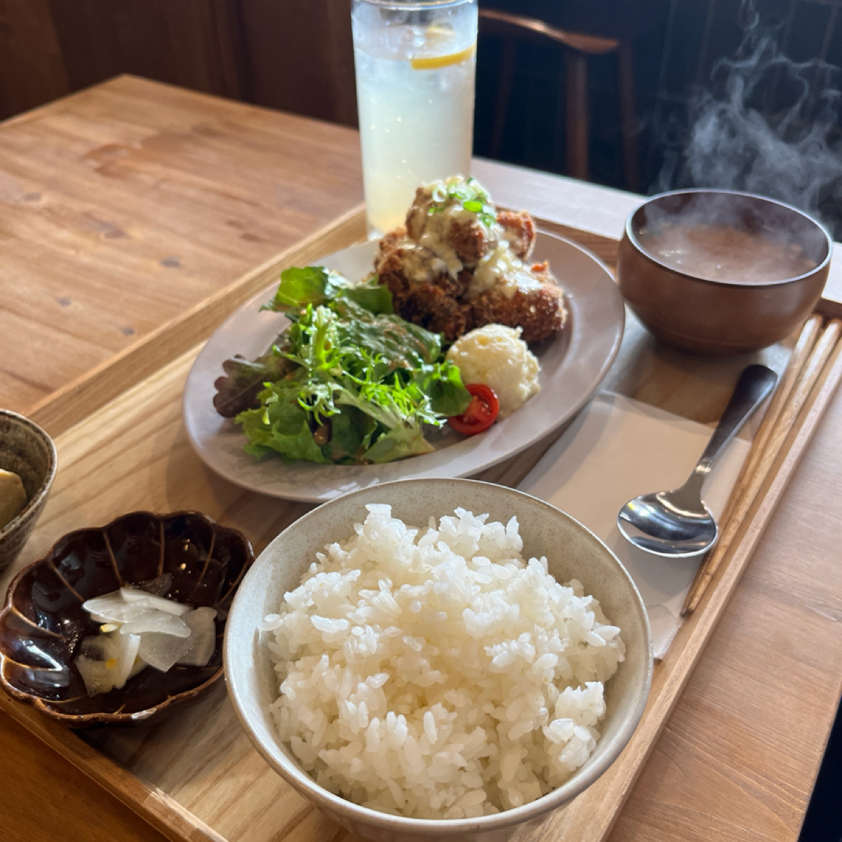 野毛食所 のレストランの写真：同桌點的南蠻炸雞，聽說也很好吃！ by阿官 