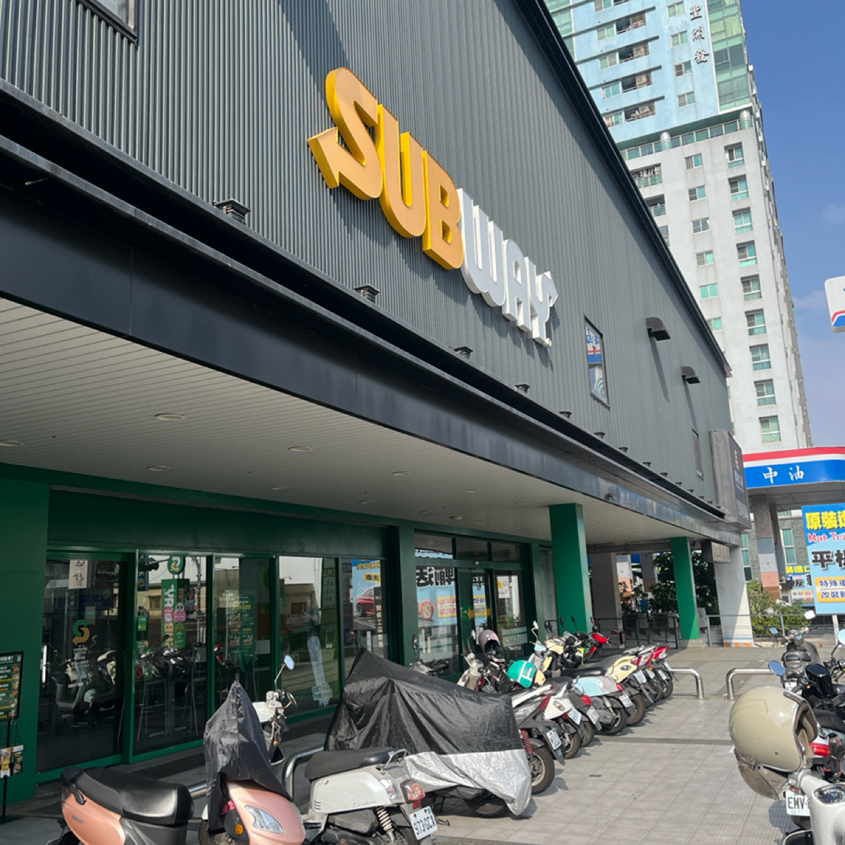 SUBWAY 台南開元門市 的外觀氛圍圖片：開元路加油站旁 由Peterdossun 拍攝