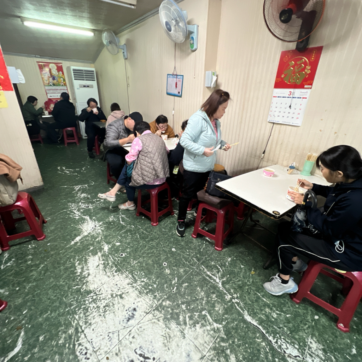 Vibe image of 安東街彰化肉圓: 座位區 shot by 動吃動吃動吃