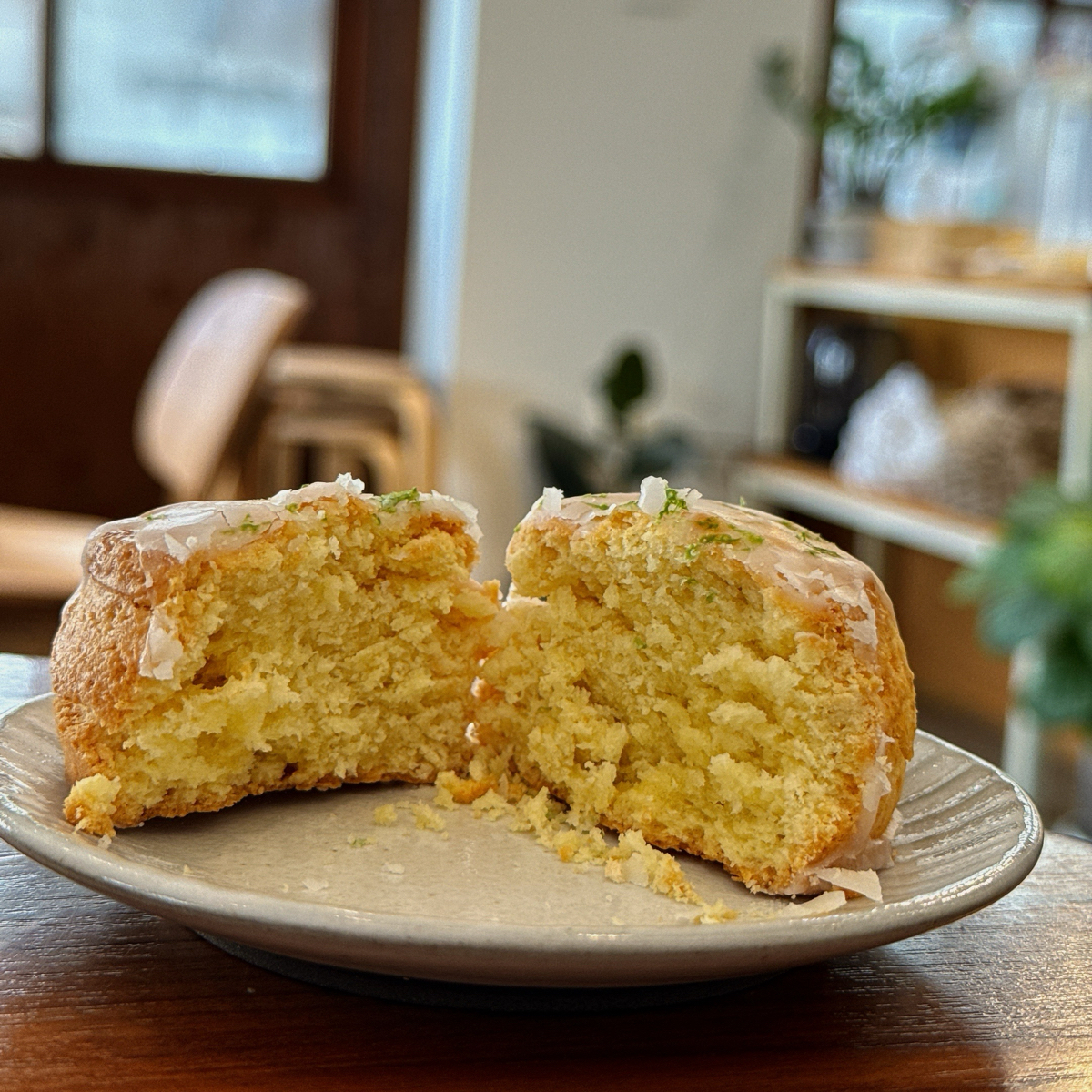 雨林Scone&amp;Coffee 司康專賣店 的餐點圖片：司康外殼微酥，內部很實心的鬆軟口感 由小青蛙🐸 拍攝