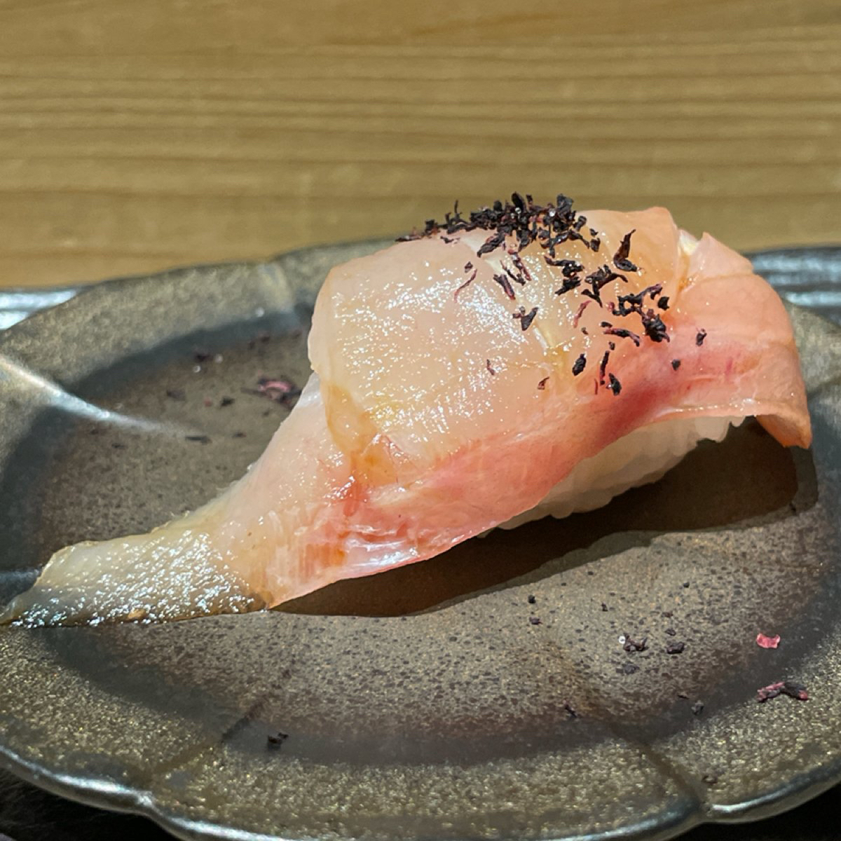 仁壽司 のレストランの写真：📍第七品：宜蘭野生黑喉魚 握壽司
🌕🌕🌕🌕🌘
黑喉魚肉質有韌性且有嚼勁，有著迷人油香，上 byFreddy Liu 